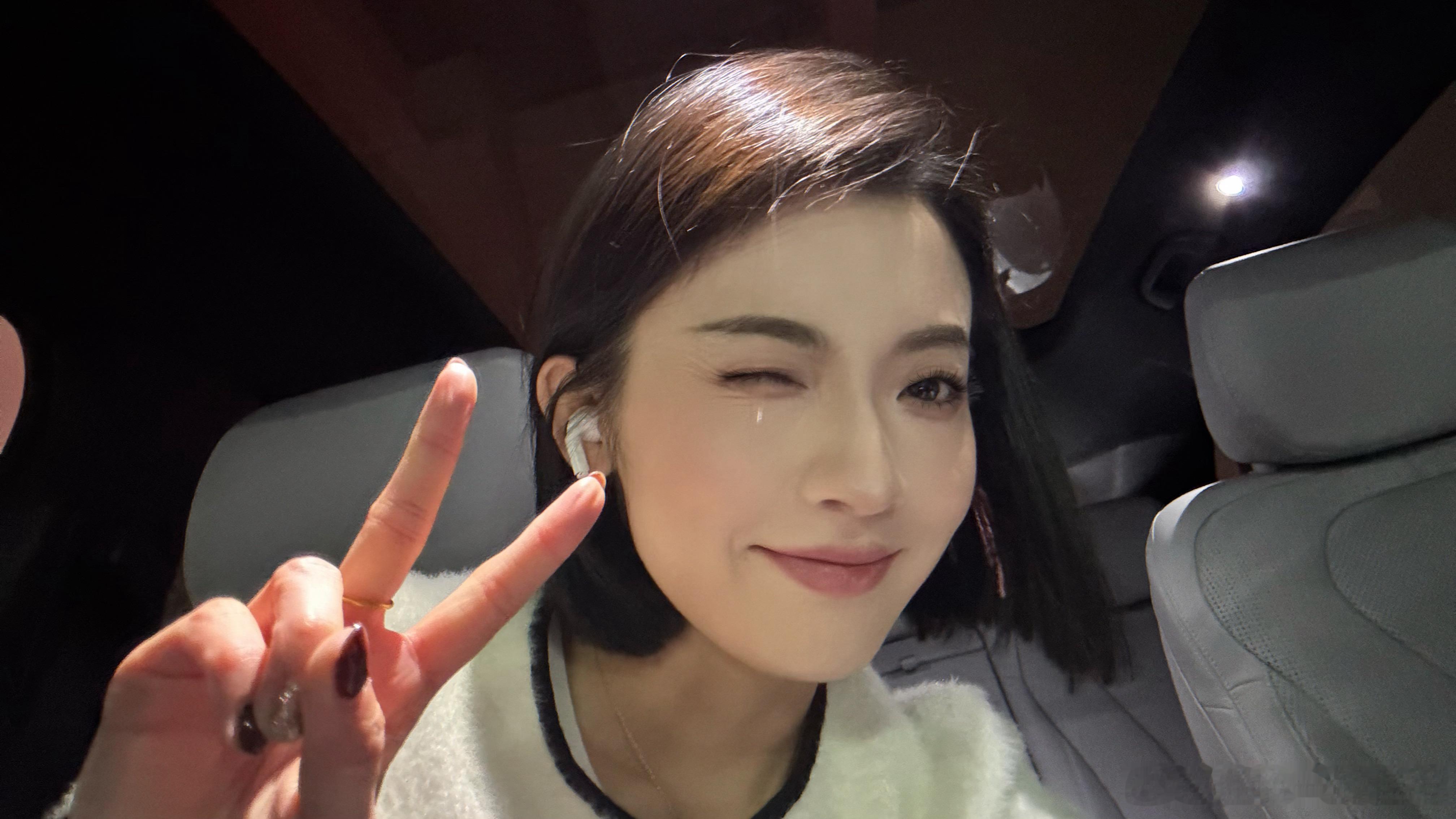 两天没更新 我需要检讨[么么哒]那句话怎么说来着～ 没消息的日子都在好好生活，好