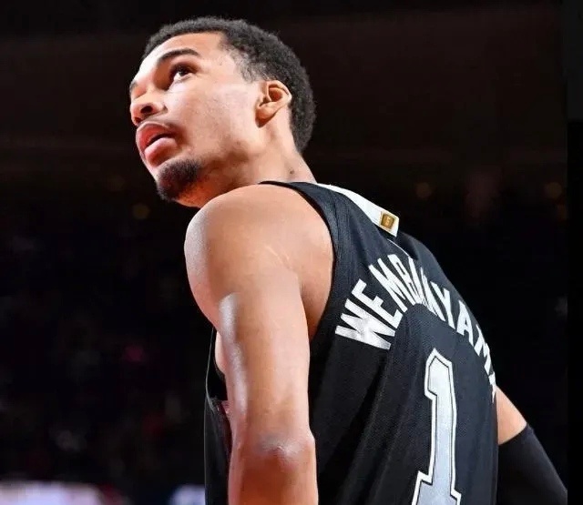 NBA历史首人！马刺状元秀维克托·文班亚马创造了一项惊人的NBA历史记录！在昨日