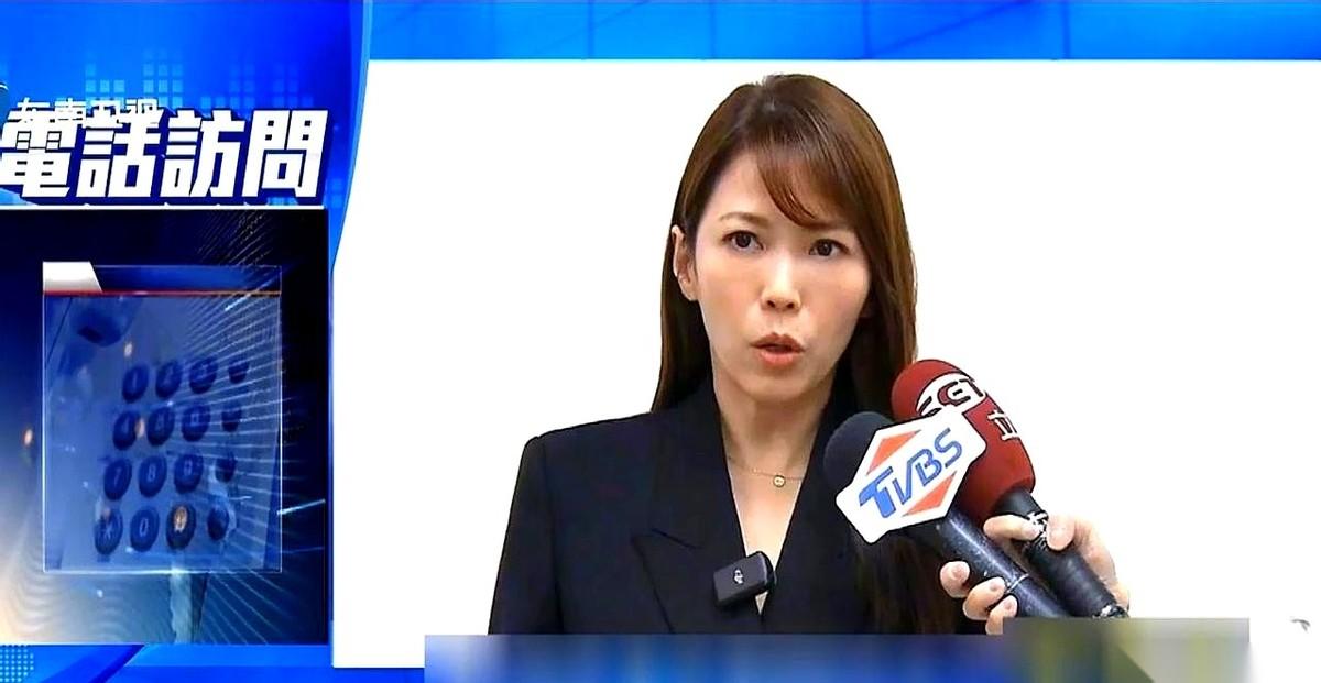 一个月50万。
夫妻俩，加起来。
不管党是好是坏，人家这钱，稳稳当当进口袋里。