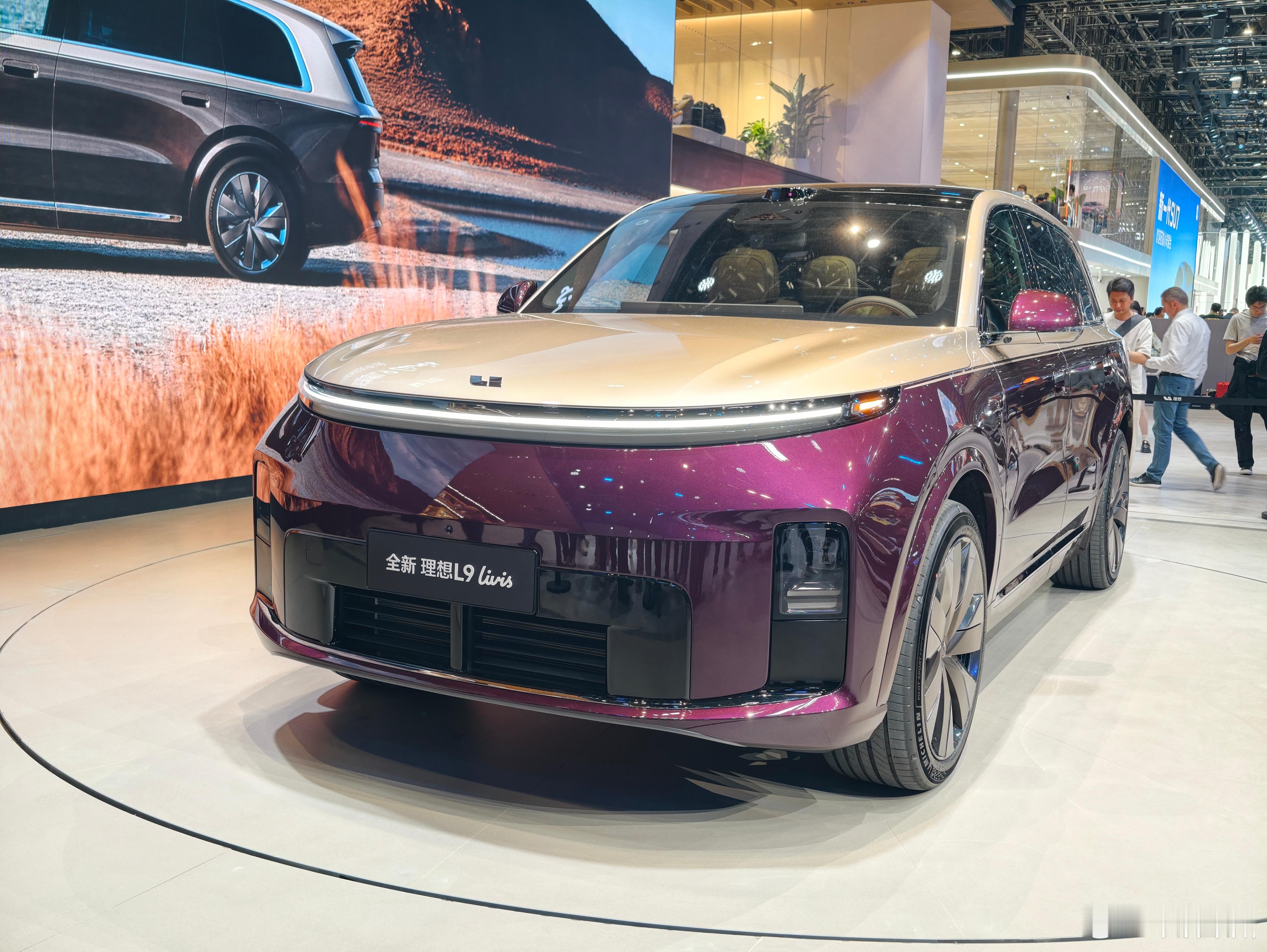 老汤哥与理想L9俯卧撑pk2026北京车展 待会详细看看理想L9 Livis 到