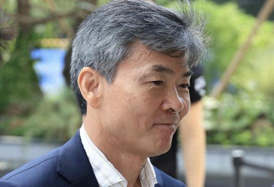 【各自求生？金建希又一亲信反水，爆料 3 亿支票关联德威汽车股价案】尹锡悦夫人金