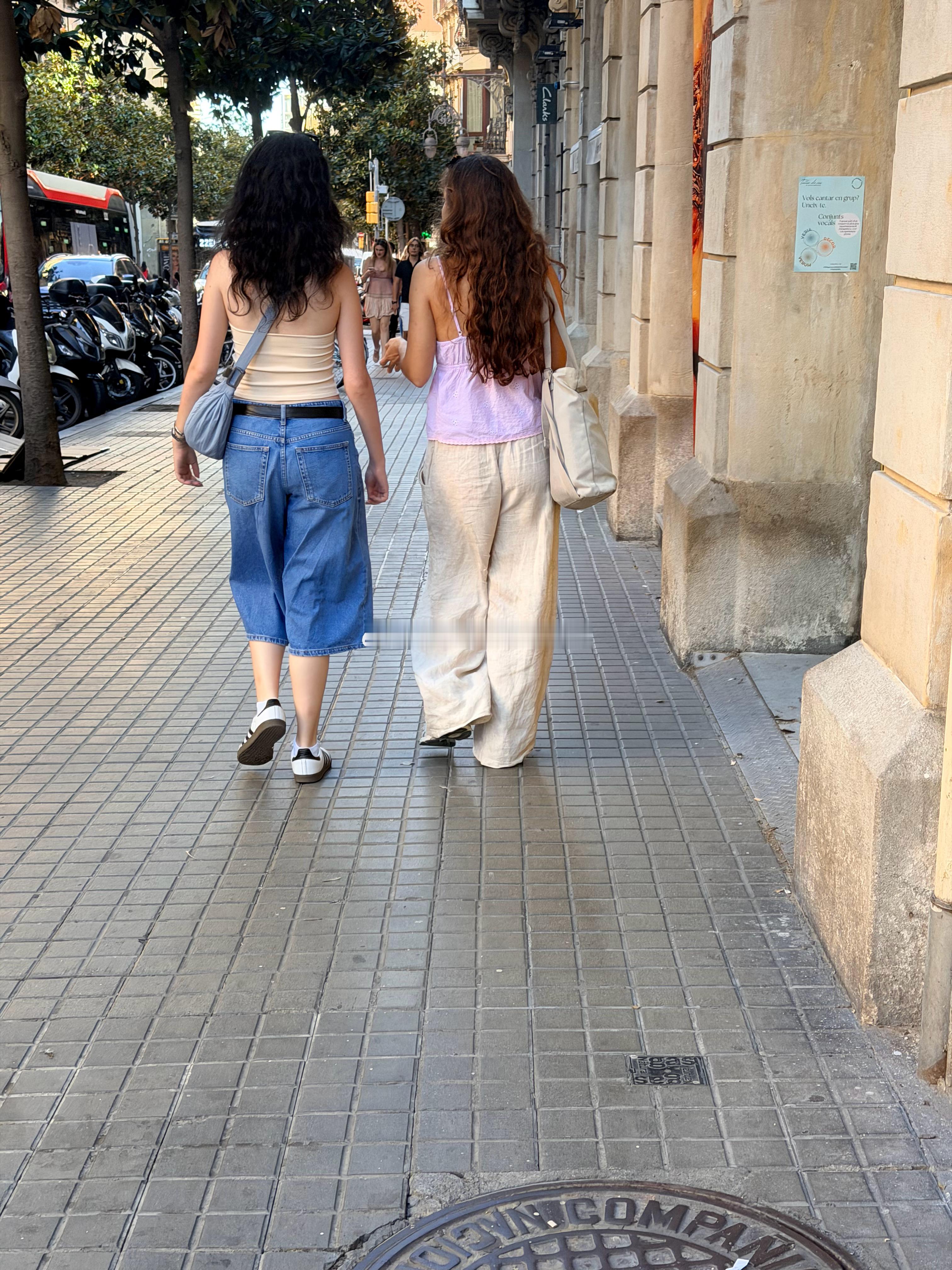 阔腿裤恢复流行但我只穿了大裤衩就出去了 ​​​