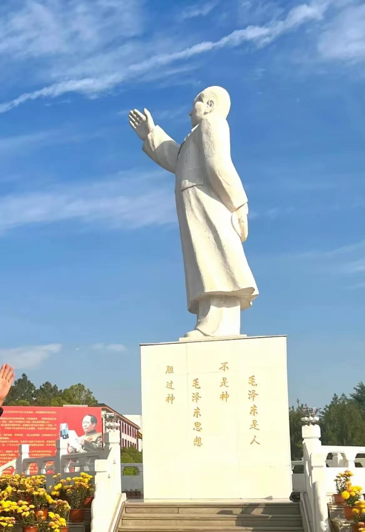毛主席说：“绝不要实行对少数人的高薪制度。应当合理地逐步缩小而不应当扩大党、国家