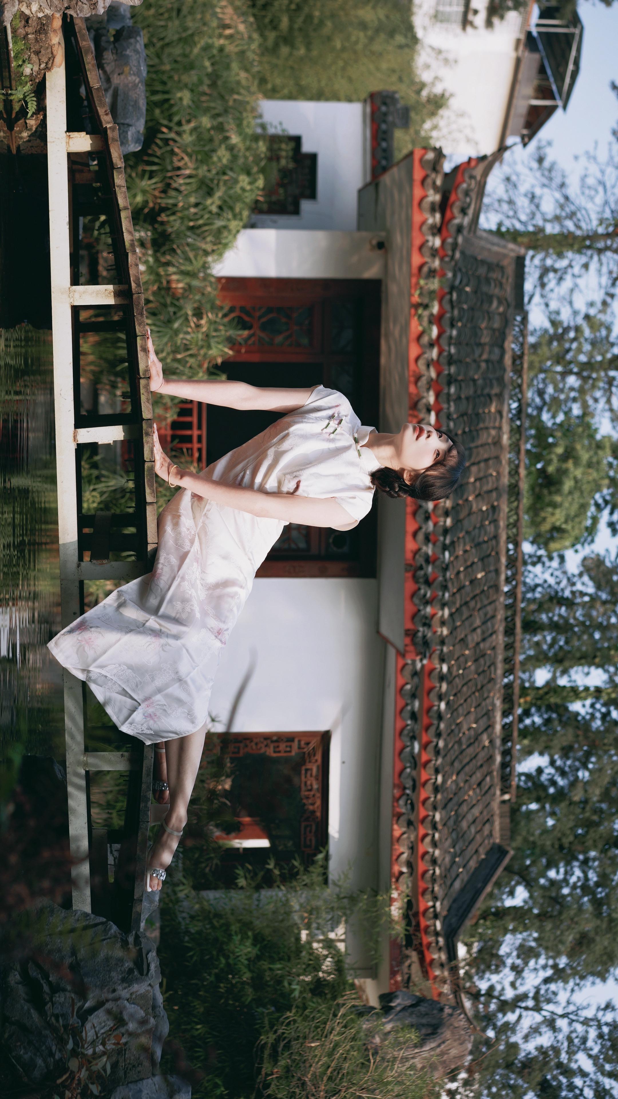 飞花沾满地博一腔痛惜。📷云龙