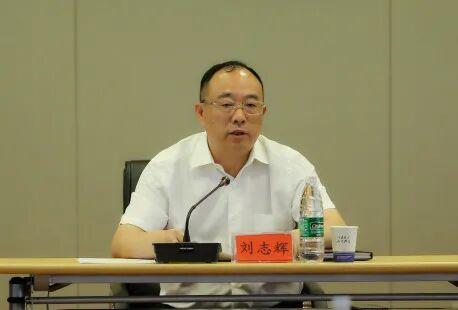 曾任武汉市人社局局长、市委组织部副部长、武汉市政府秘书长的武汉商学院原书记刘志辉