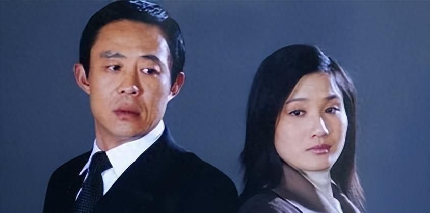 2011年，侯勇和潘雨辰步入婚姻殿堂，以此抛下了昔日的发妻沈蓉。这位曾经卖猪肉的