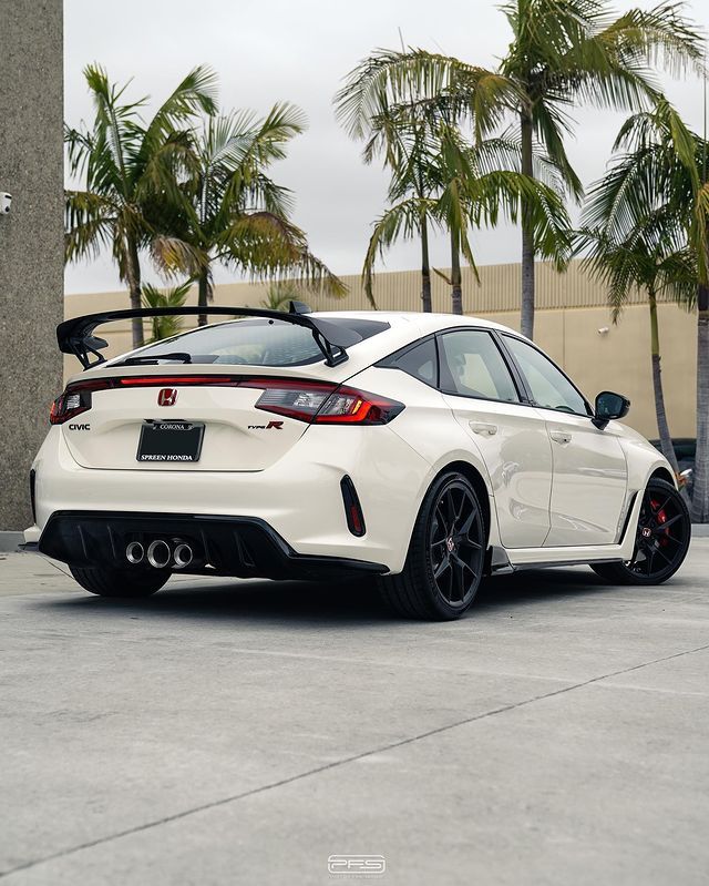 Civic Type R 本田的图腾啊~#思域##car时尚##汽场全开# ​​