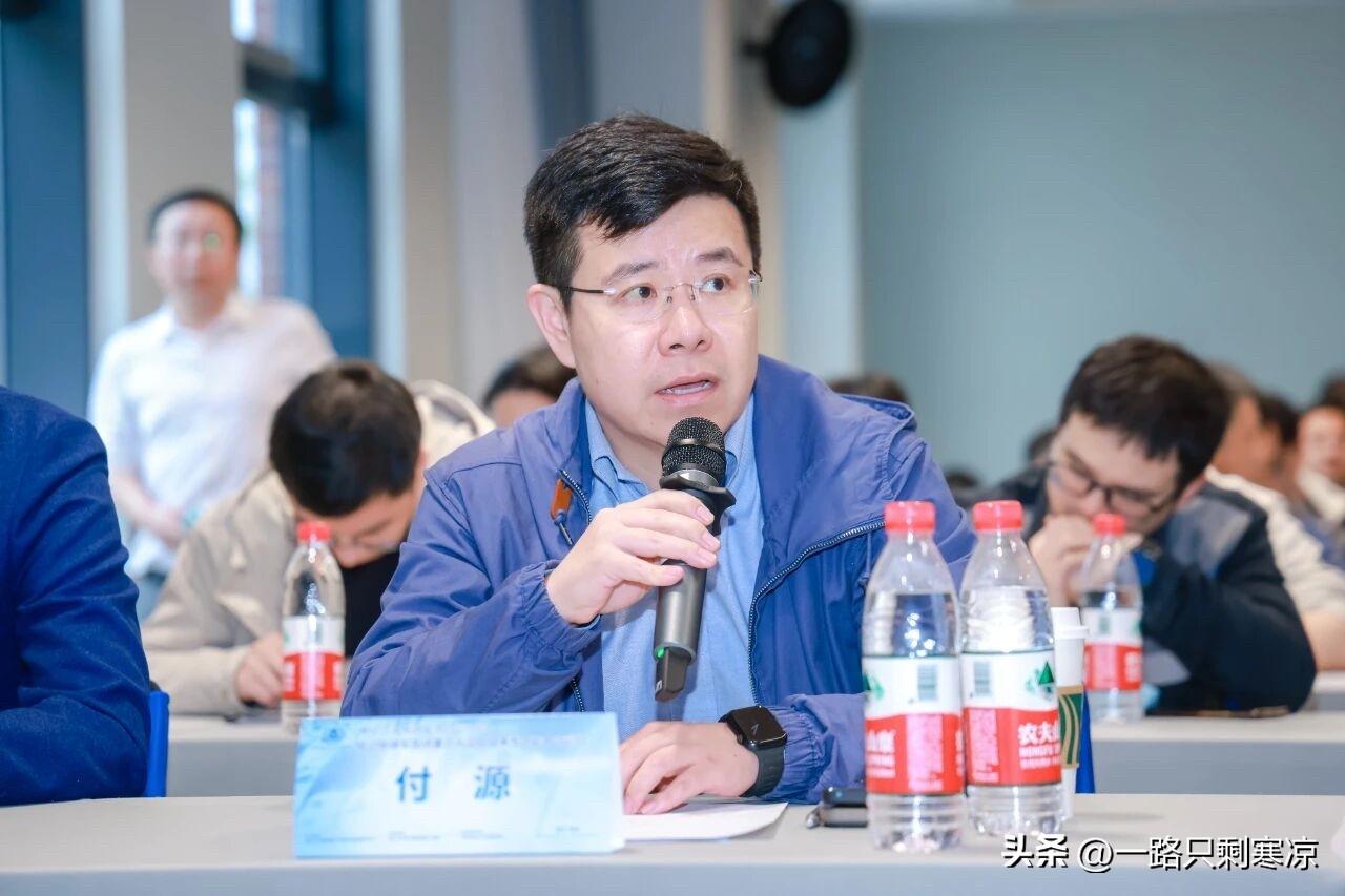 付源主任医师已入职杭州市第七人民医院担任老年科学科带头人
付源，主任医师，医学博