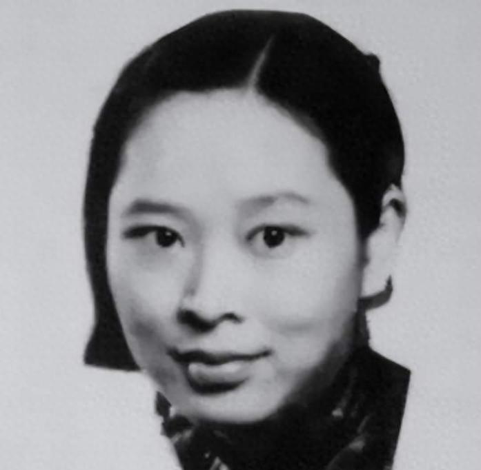 黄埔校花成长路：与叶剑英分离后独自抚养儿子，儿子成将军，她最终成为副主席！
19