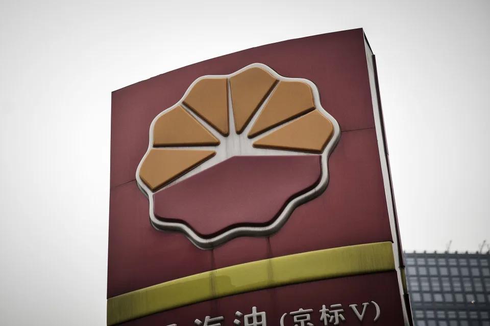 彭博有些惊叹：中国正在钻探另一个万米深井，这次是为了开采天然气。中国今年第二次开