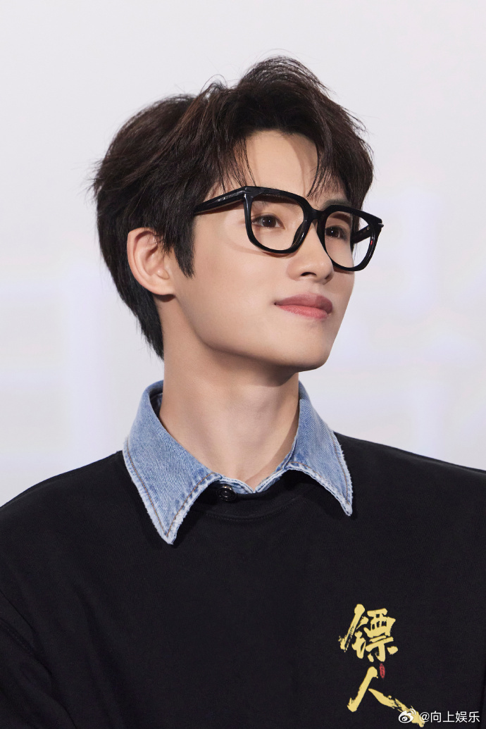 董思成镖人路演收官  董思成《镖人》路演收官快乐~感谢八爷和京哥的照顾，感谢每一