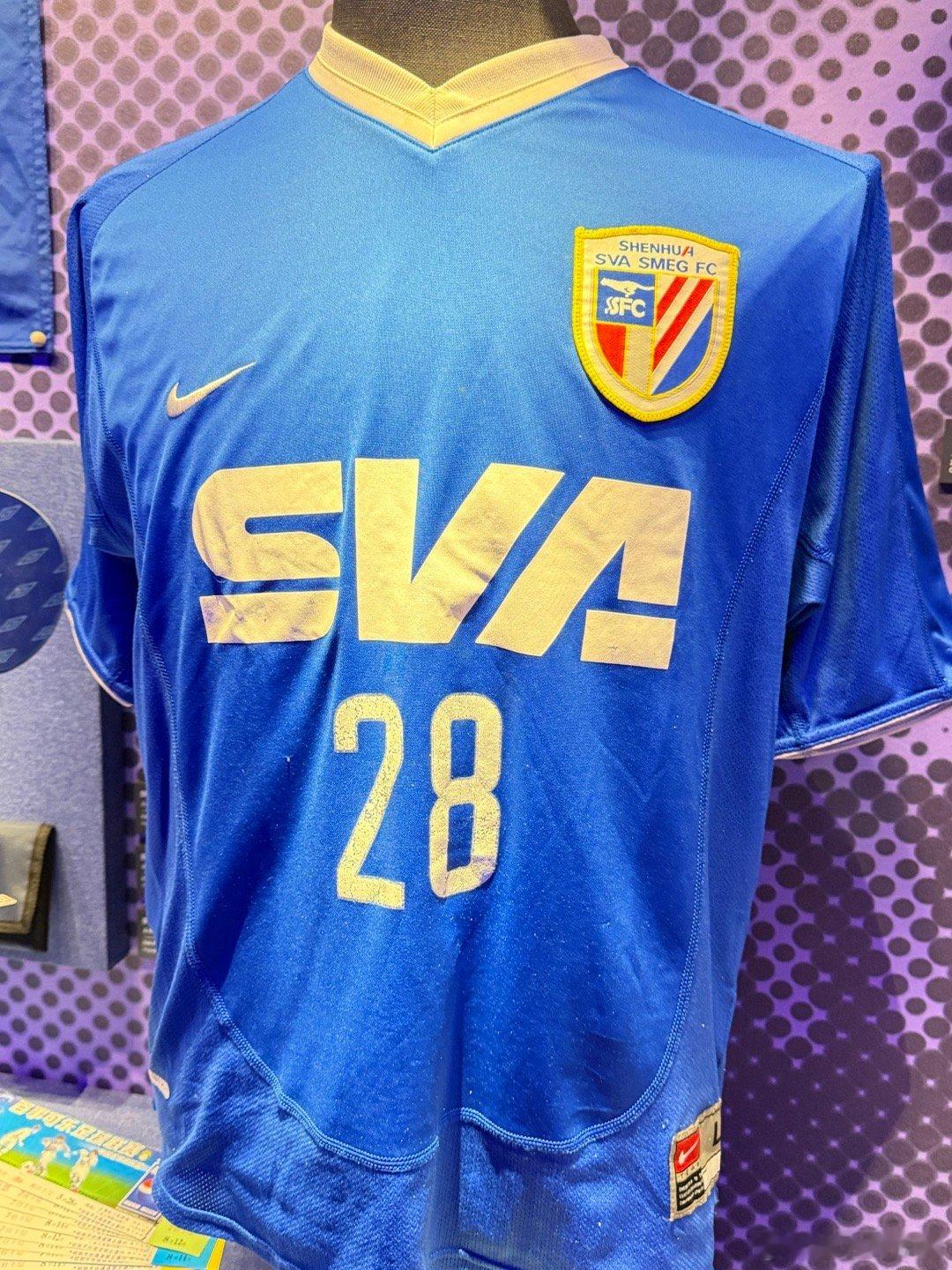 小考题：这件28号球衣当年是谁（不要百度） 