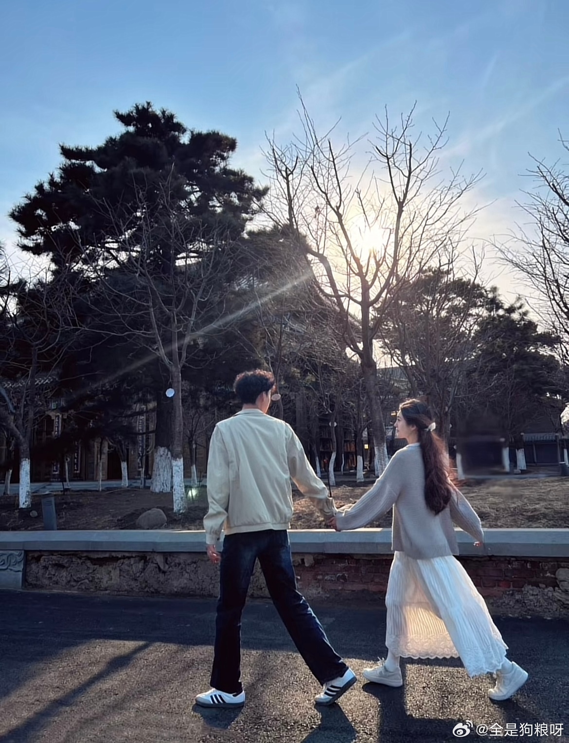 如果世界太吵 那我们就悄悄幸福 