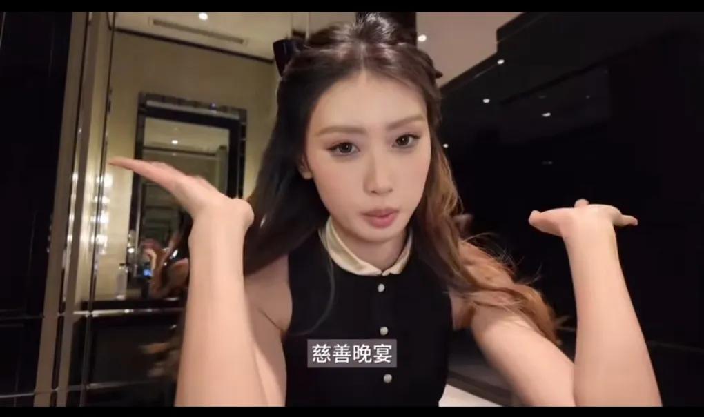 冯朵越长越漂亮了，嘴巴跟牙齿没有以前那么凸，加上五官精致，稍微打扮一下，也是个美