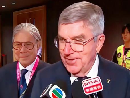 直接拒了！干脆利落，毫不拖泥带水！

要说这几年国际上谁把自己的牌打得最烂，国际