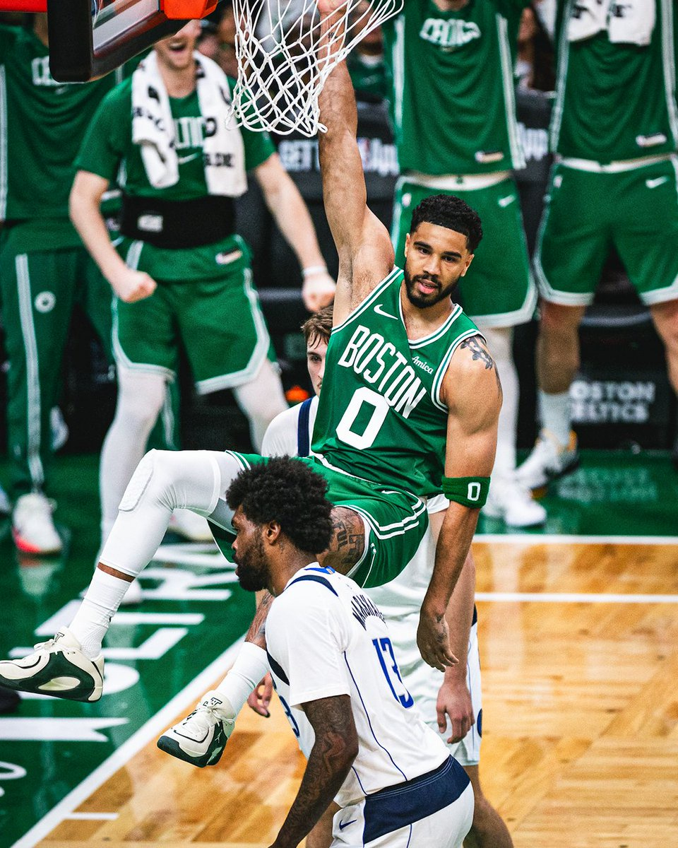 塔图姆复出独行侠vs凯尔特人  塔图姆时隔298天复出，首发出战27分钟，贡献1