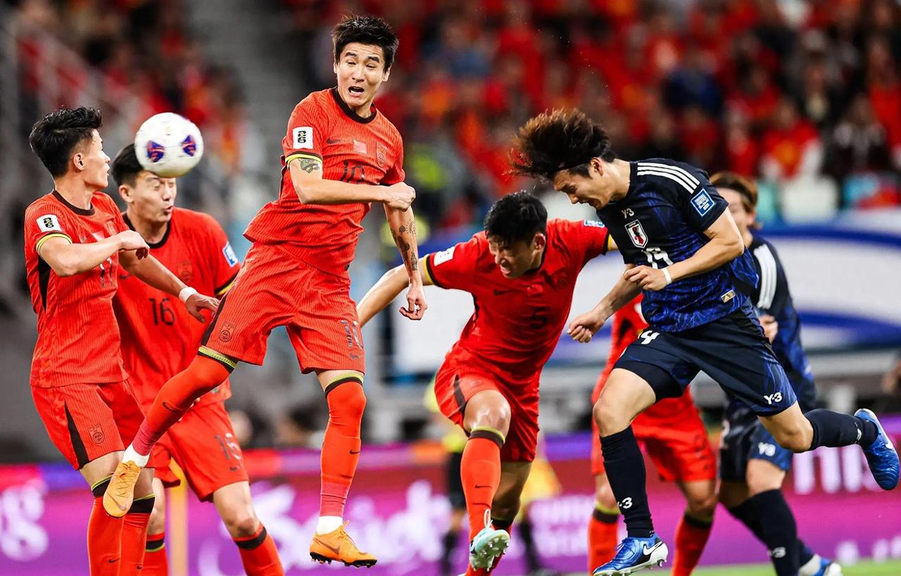 “战绩溃败、积分落后、名额缩减” 来概括。

⚽️ 当前现状：竞争力下滑严重
