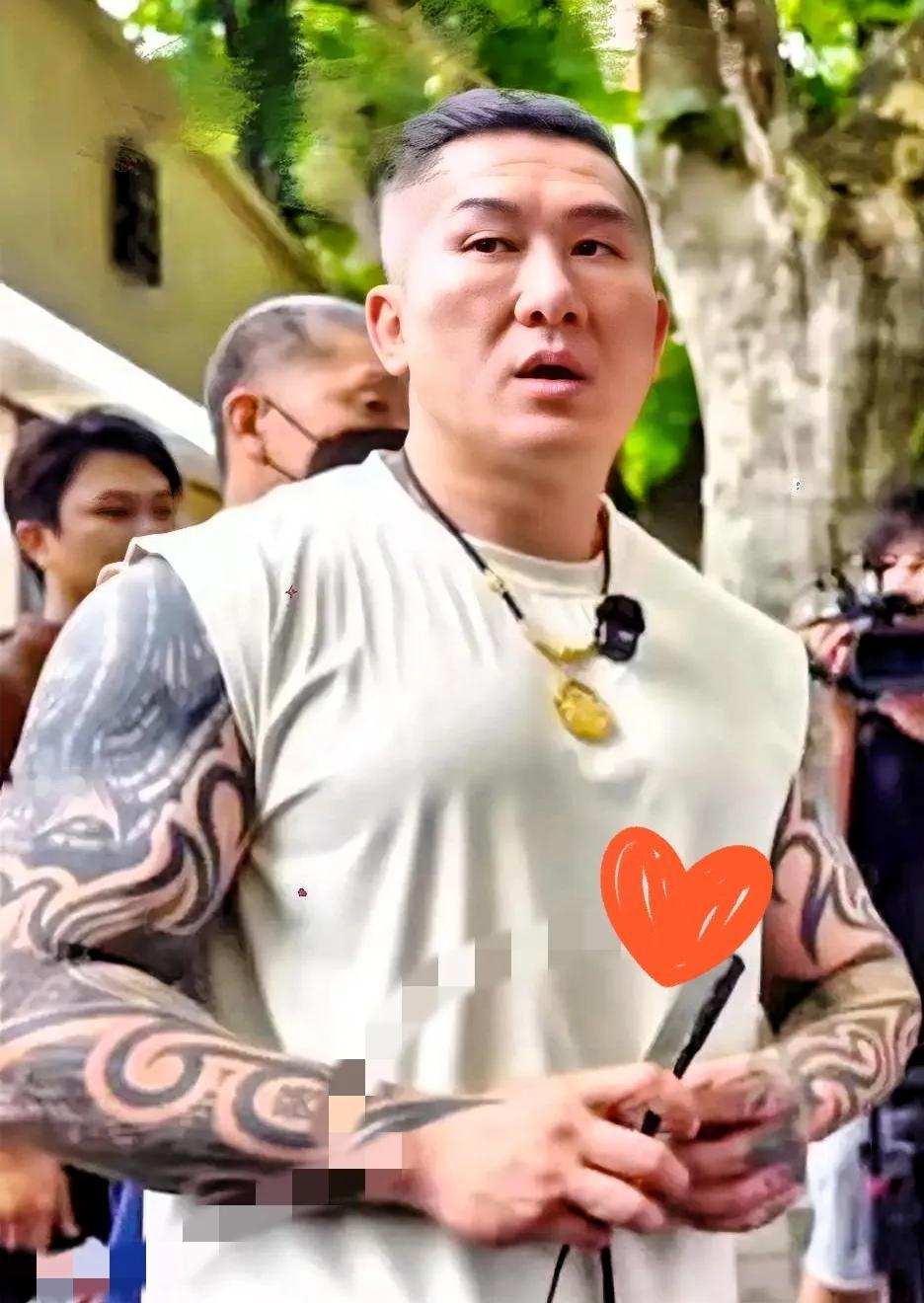 台湾省馆长说：“国民党打内战，输给了共产党，被赶到台湾来，在岛内又被民进党打败了