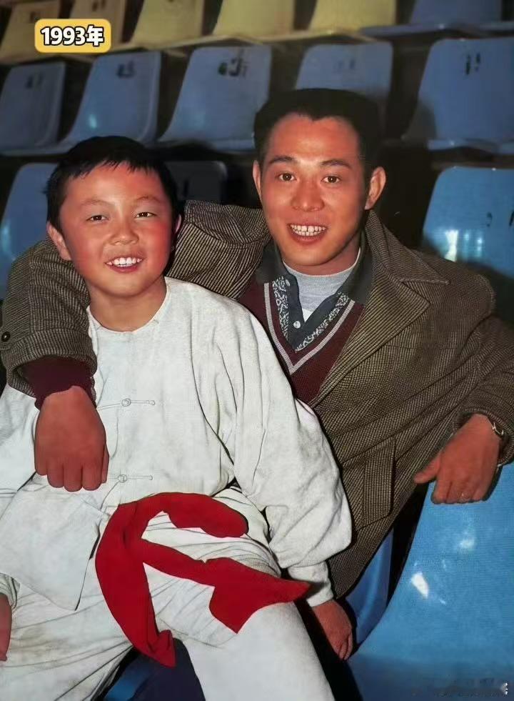 李连杰一眨眼儿子就长大了李连杰谢苗合照李连杰一眨眼谢苗就长大了 看见这张合照突然