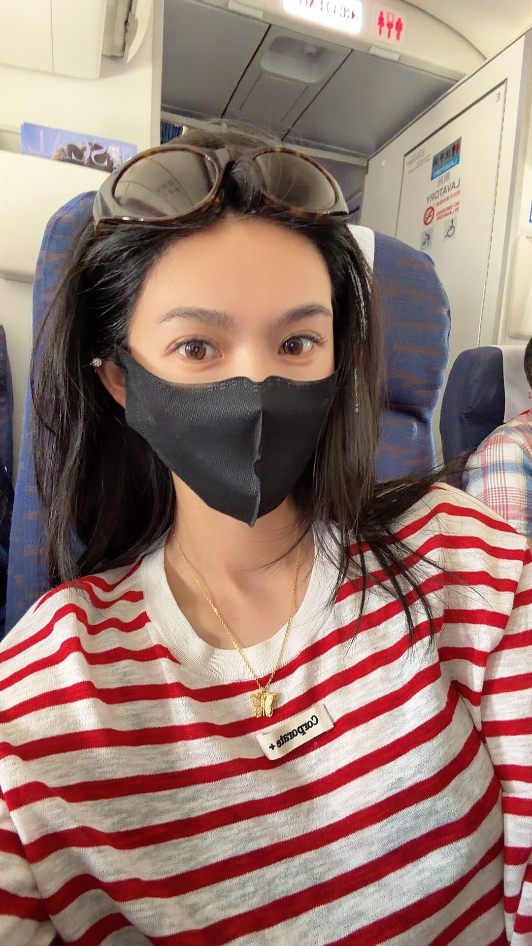 落地迪庆！！！虽然今天飞机超级无敌颠～但是我记得我的粉丝bb跟我说过：要避谶！所