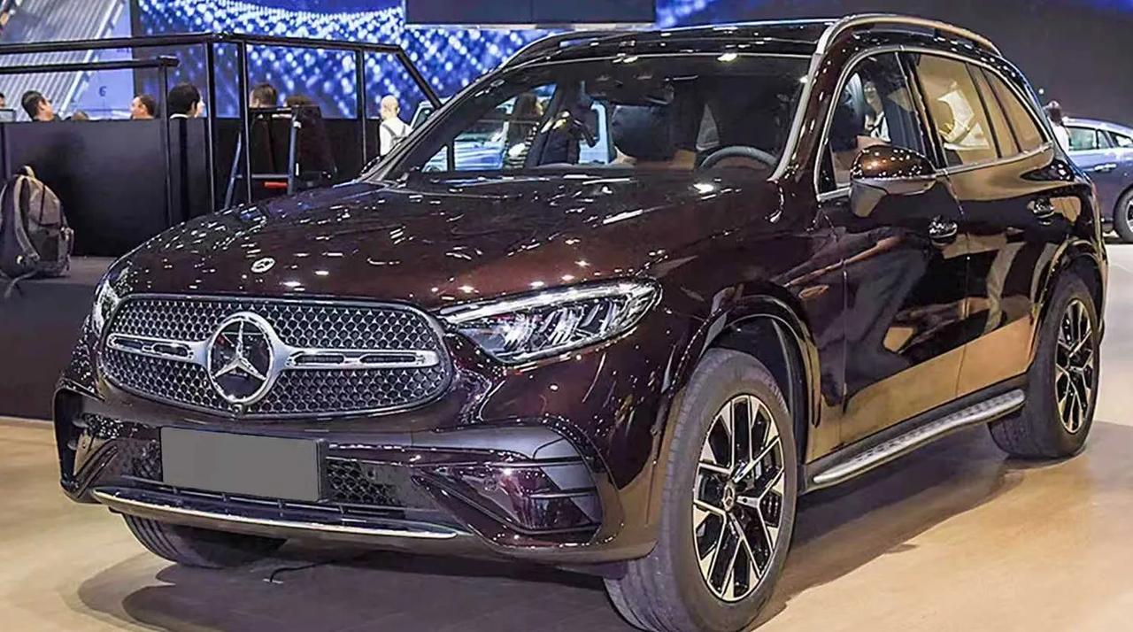 奔驰GLC PHEV典藏版：优雅与效能的融合
 
奔驰GLC PHEV典藏版，以