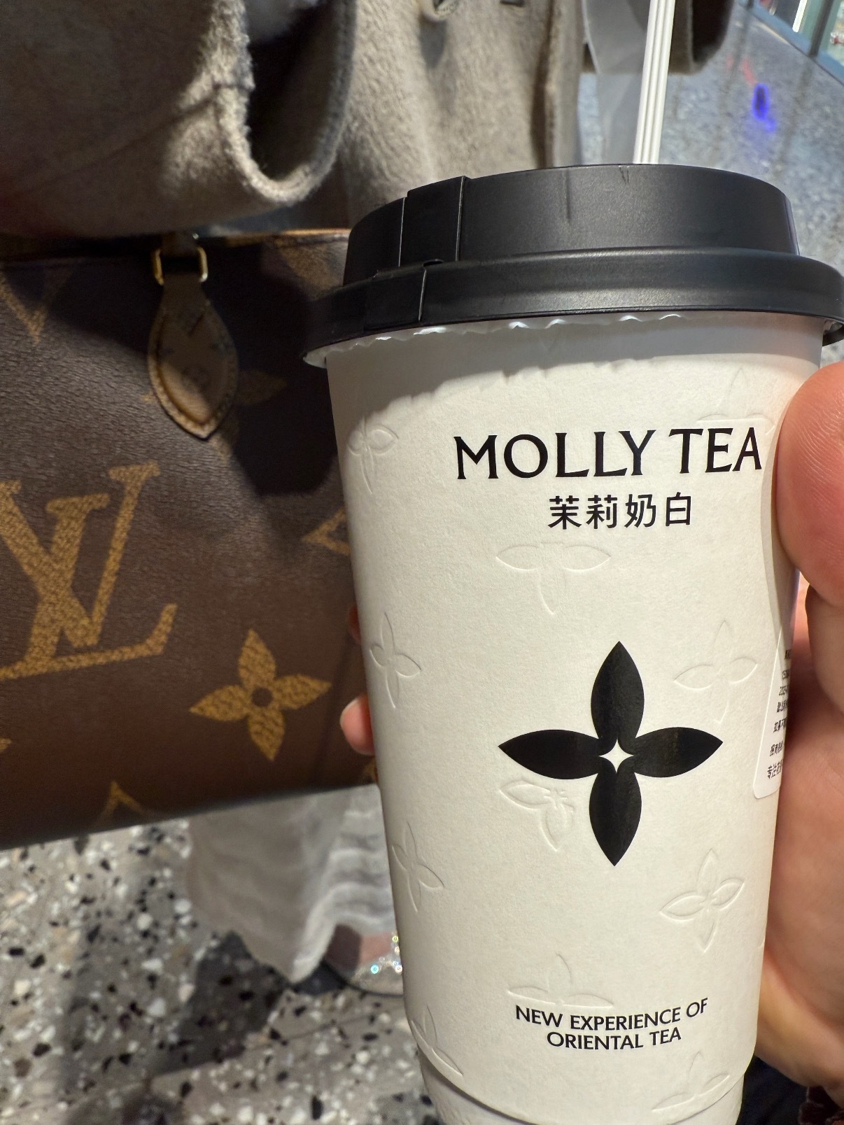 LV起诉茉莉奶白判赔1030万怪不得都说茉莉奶白是奶茶界的LV，我以为是包装高端