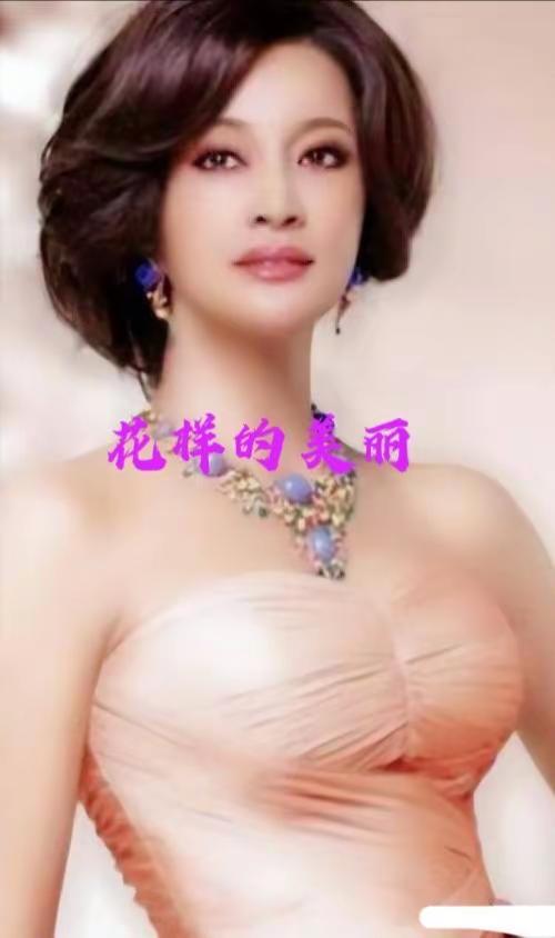 刘晓庆松弛的模样。保持自然松弛状态的刘晓庆，近距离看到真实模样网上看到一张照片，