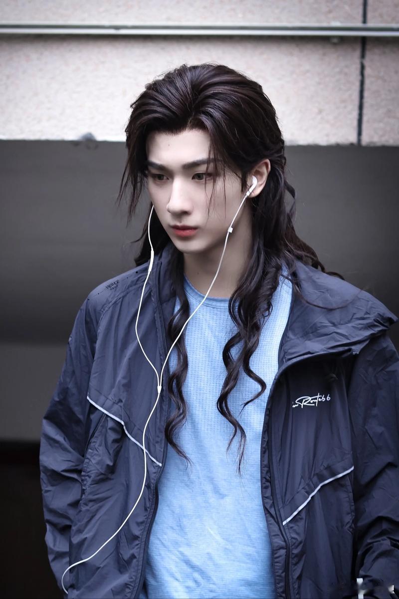 李宏毅声明 不炒作不营销，就连回应争议都这么克制，李宏毅真的把演员的本分刻进了骨