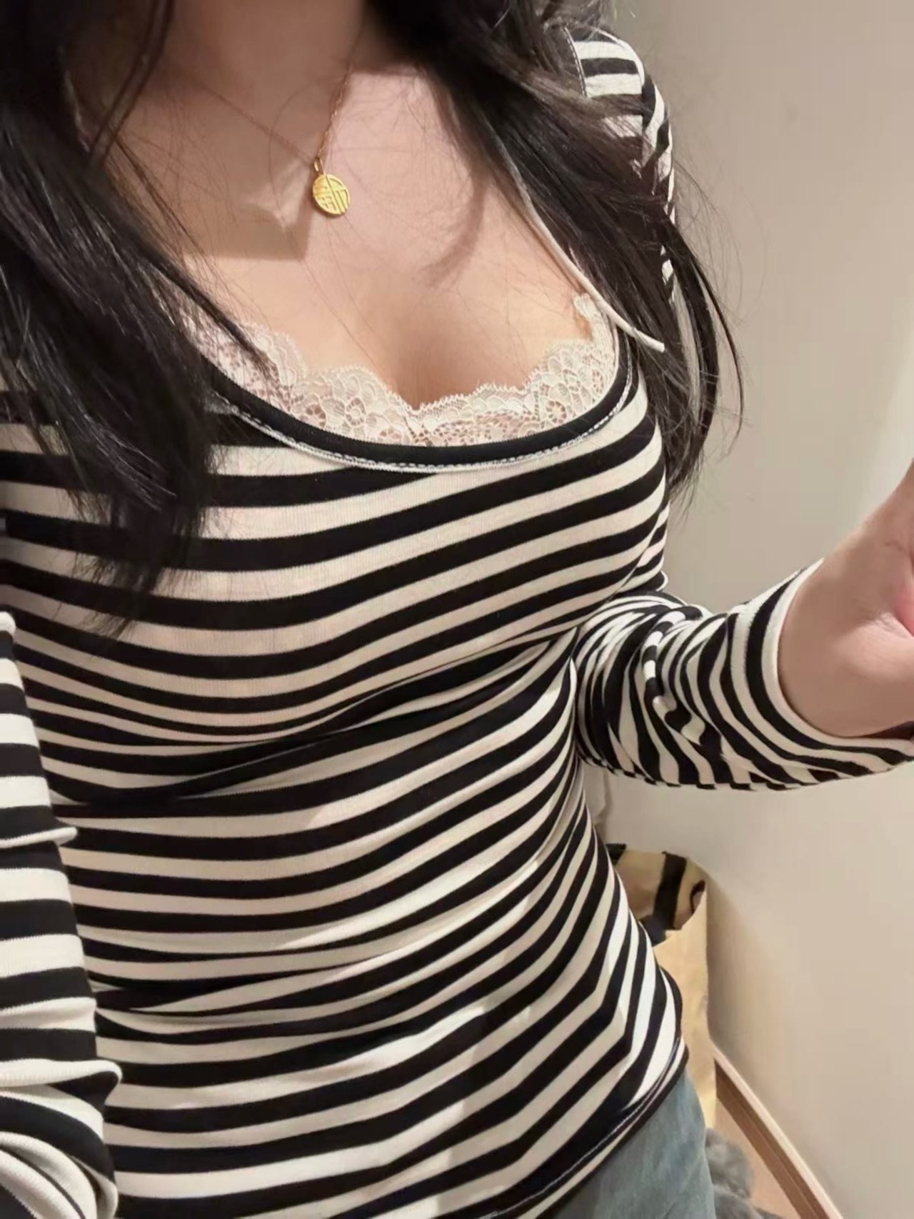 不主动，但很会勾人。 