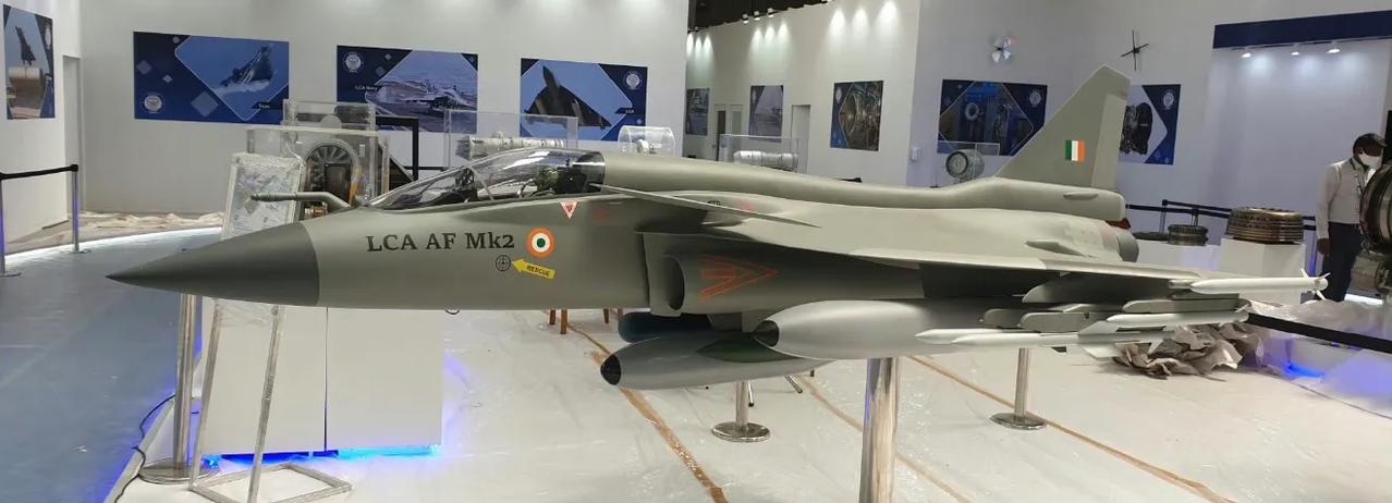 甚至只是内部，外头更搞笑，给光辉加了对鸭翼//@永远的镰斧:五代风味机