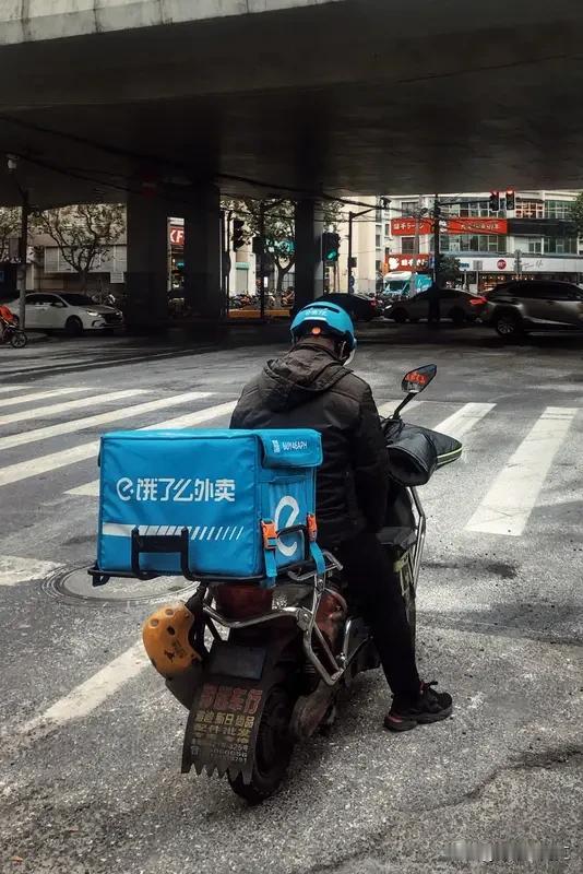 在上海跑闪送想挣三千块，真的太轻松了，甚至可以说你只要不是躺平装死都能超过这个数