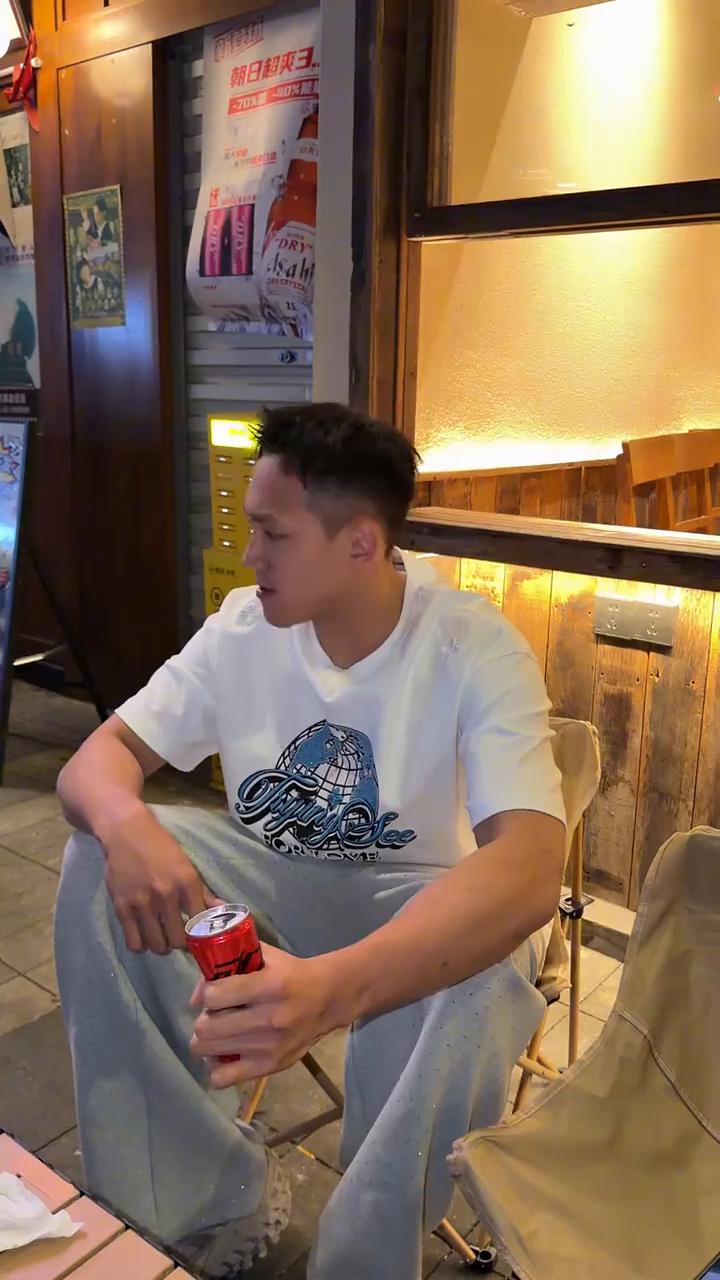 哎，哎，哎，一点都不淡。这是什么？我想拍好的。
·开头：活板上拉紧手刹，开单。