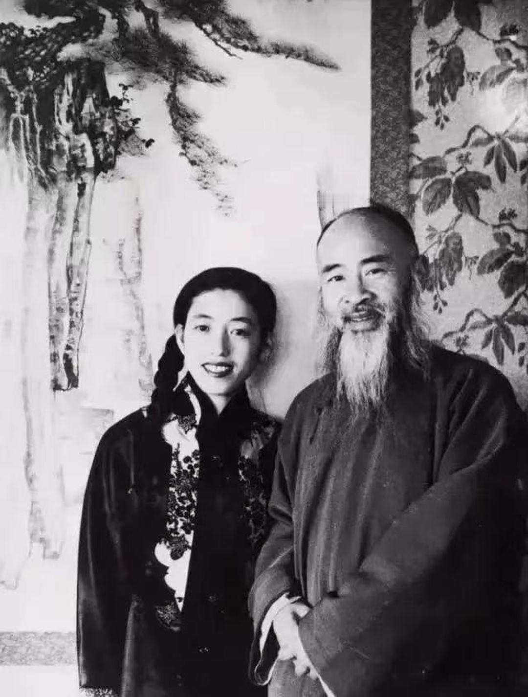 1983年，84岁张大千在台北荣总病房病逝，他的遗嘱很快在报纸公布，令人惊讶的是