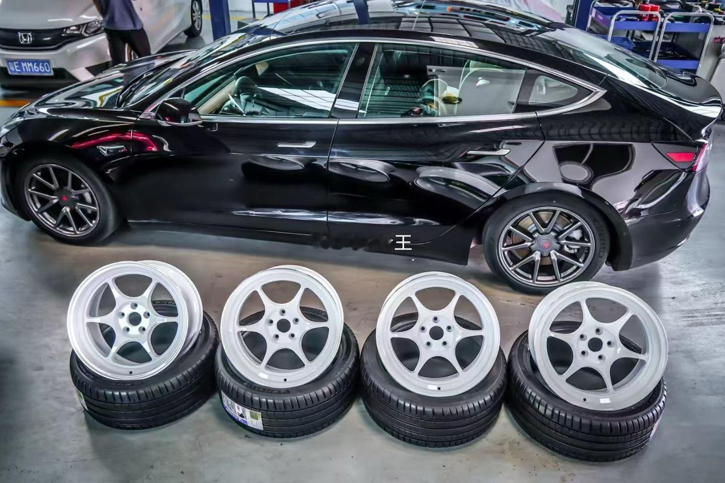 特斯拉 ENKEI PF06 小白鞋 