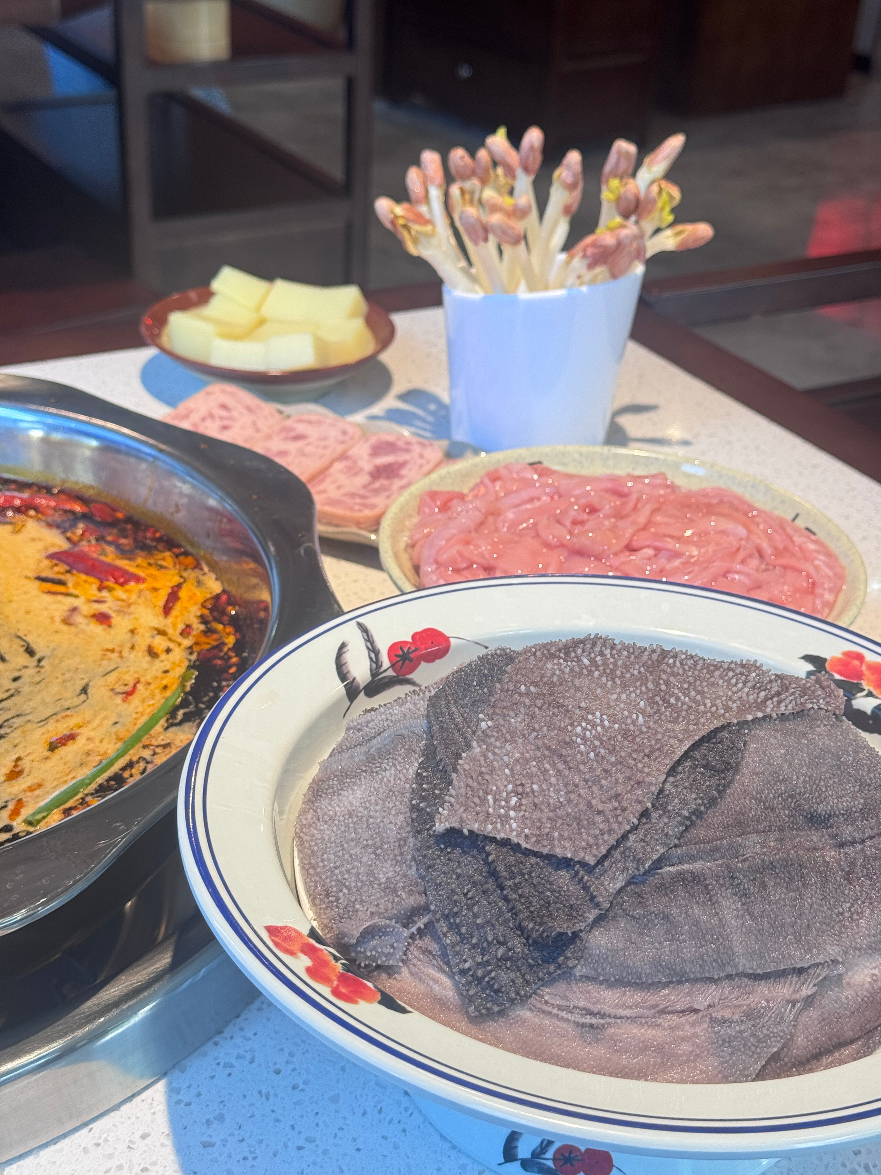 吃个火锅这家终于开到家门口了，必须先试试好不好吃 成都·麓坊中心