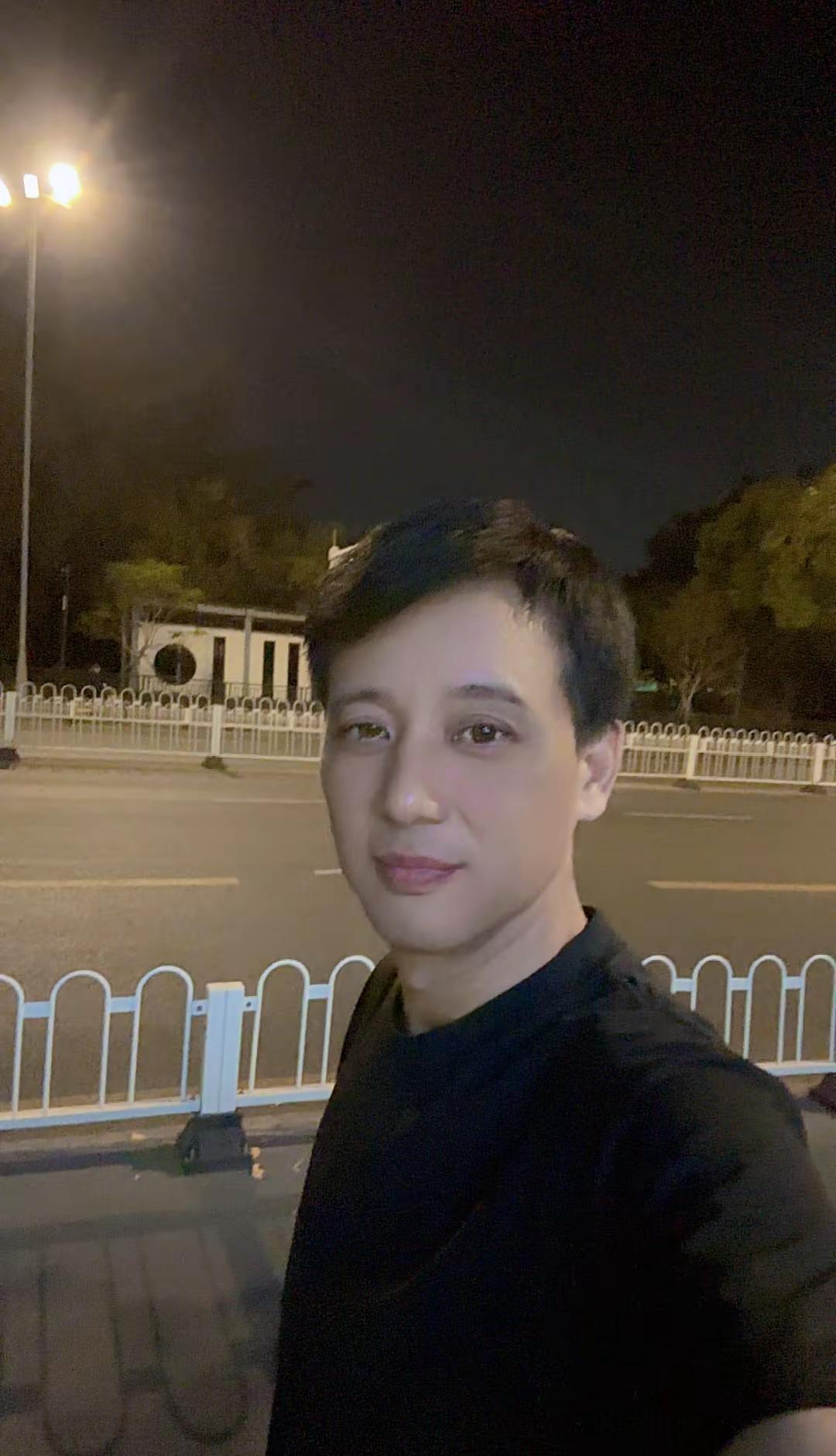 剪映，轻而易剪曾经想要的东西很多，最后才发现，最好的礼物是平安和健康，其它一切只