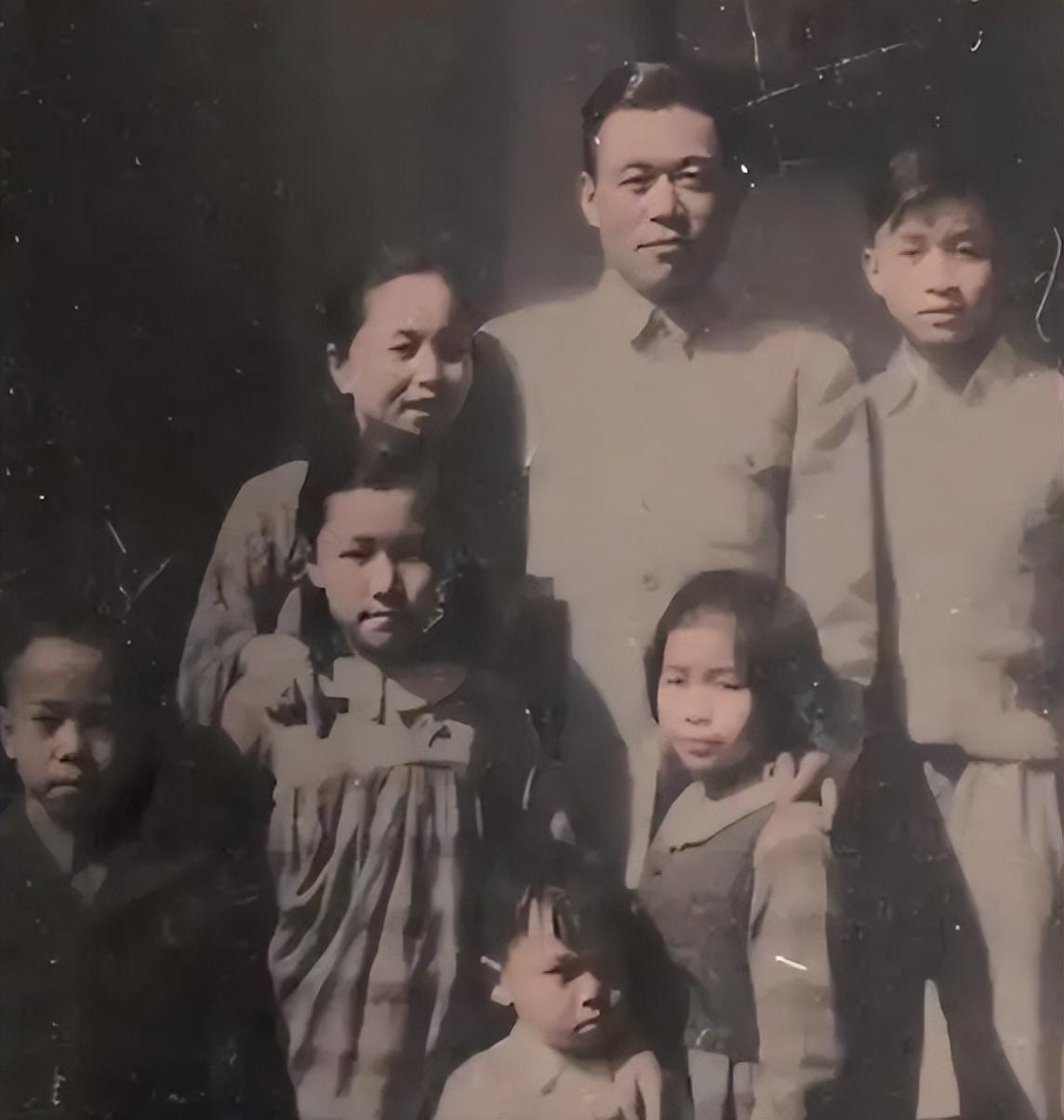 1949年国军中将邱清泉阵亡，遗孀带娃逃往台湾，半路为何改了主意？
1949年，