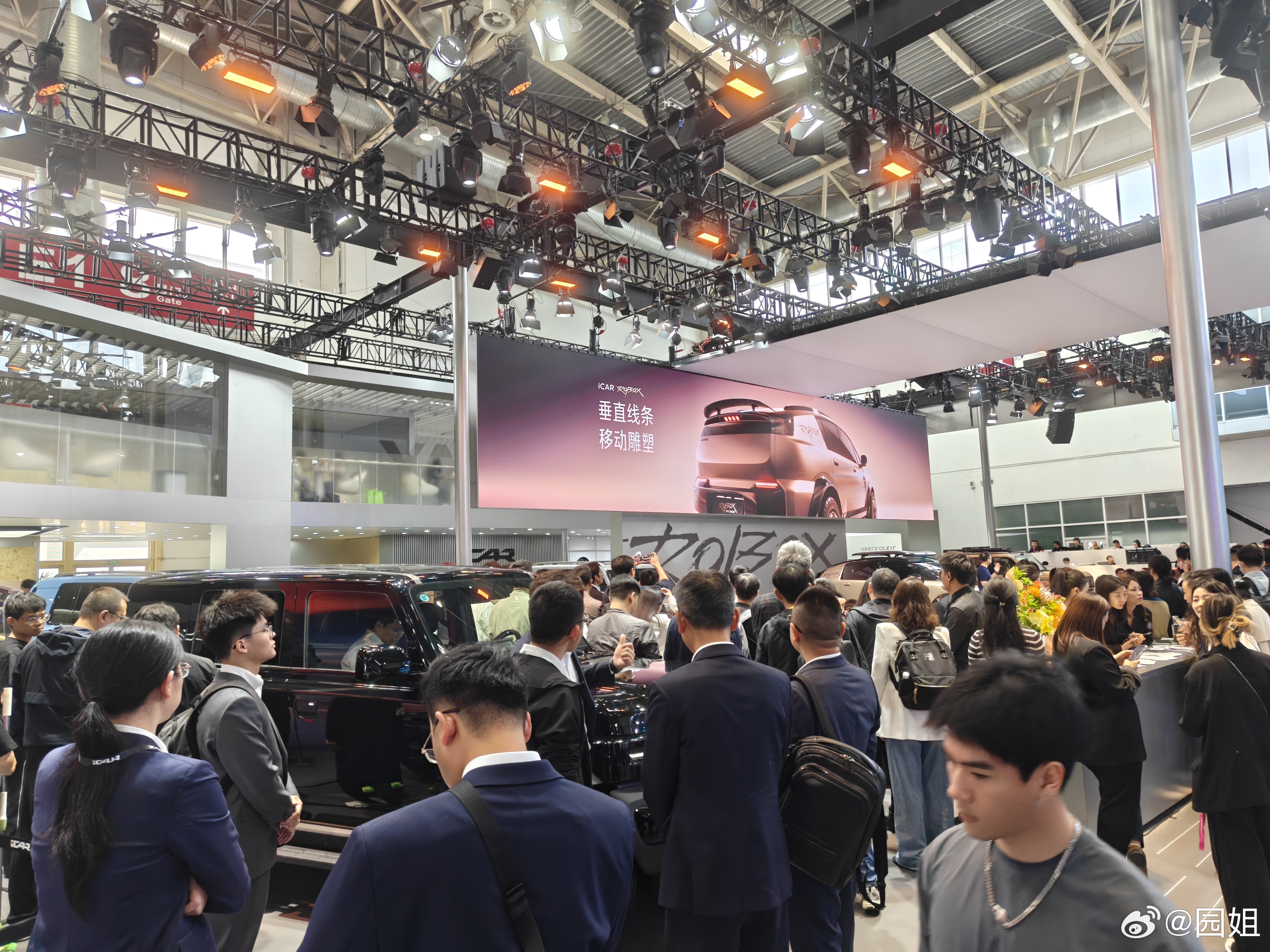 打卡北京车站iCAR展台，这里不仅有大家都喜欢的V23，V27。而且这次iCAR