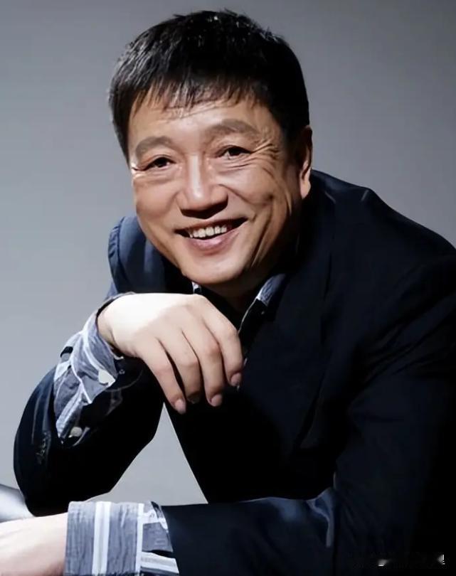 76岁张艺谋悲痛发文！8月10日，曾合作《英雄》的演员秦焰病逝，享年72岁，张艺
