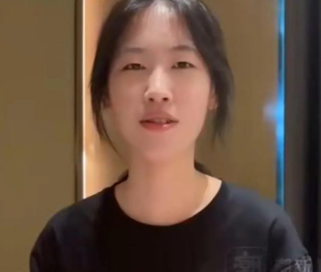 浙江省2024年高考状元：王奕文，浙江高考状元来自温州瑞安的女孩，高考分数726