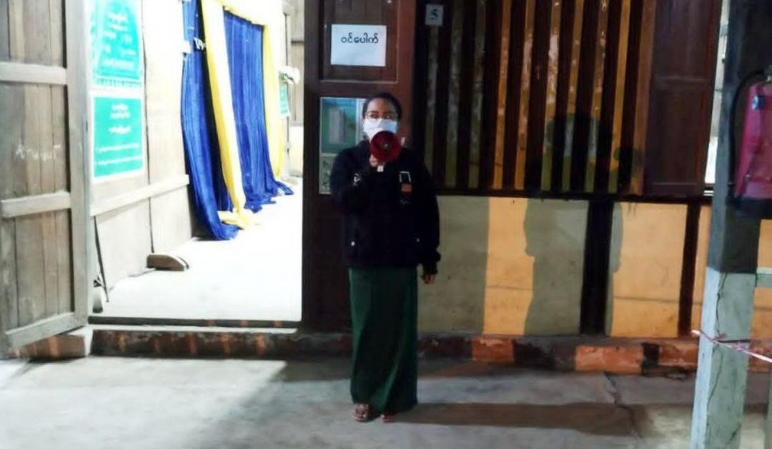 缅甸今日进行第三部分投票，80岁老奶奶前往现场投票