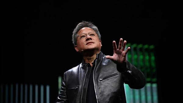 英伟达现在有个挺特别的烦恼：钱多得有点不知道该怎么花了。

这听起来可能有些夸张