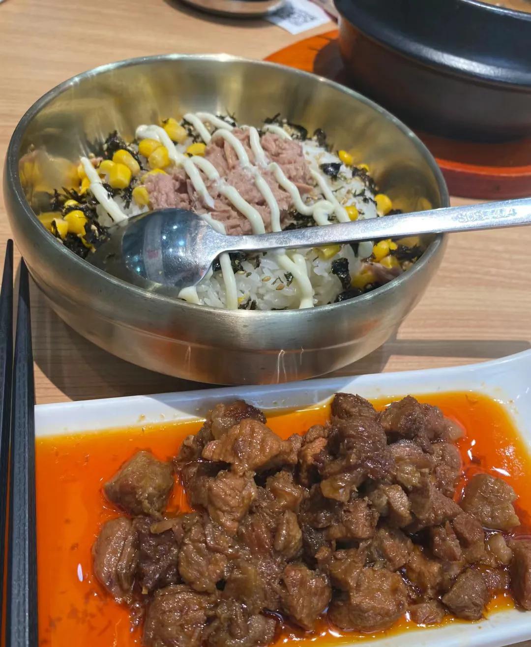 米村拌饭最无敌搭配出现了
儿童套餐金枪鱼拌饭一盘牛肉粒
一共才9+12
儿童套餐