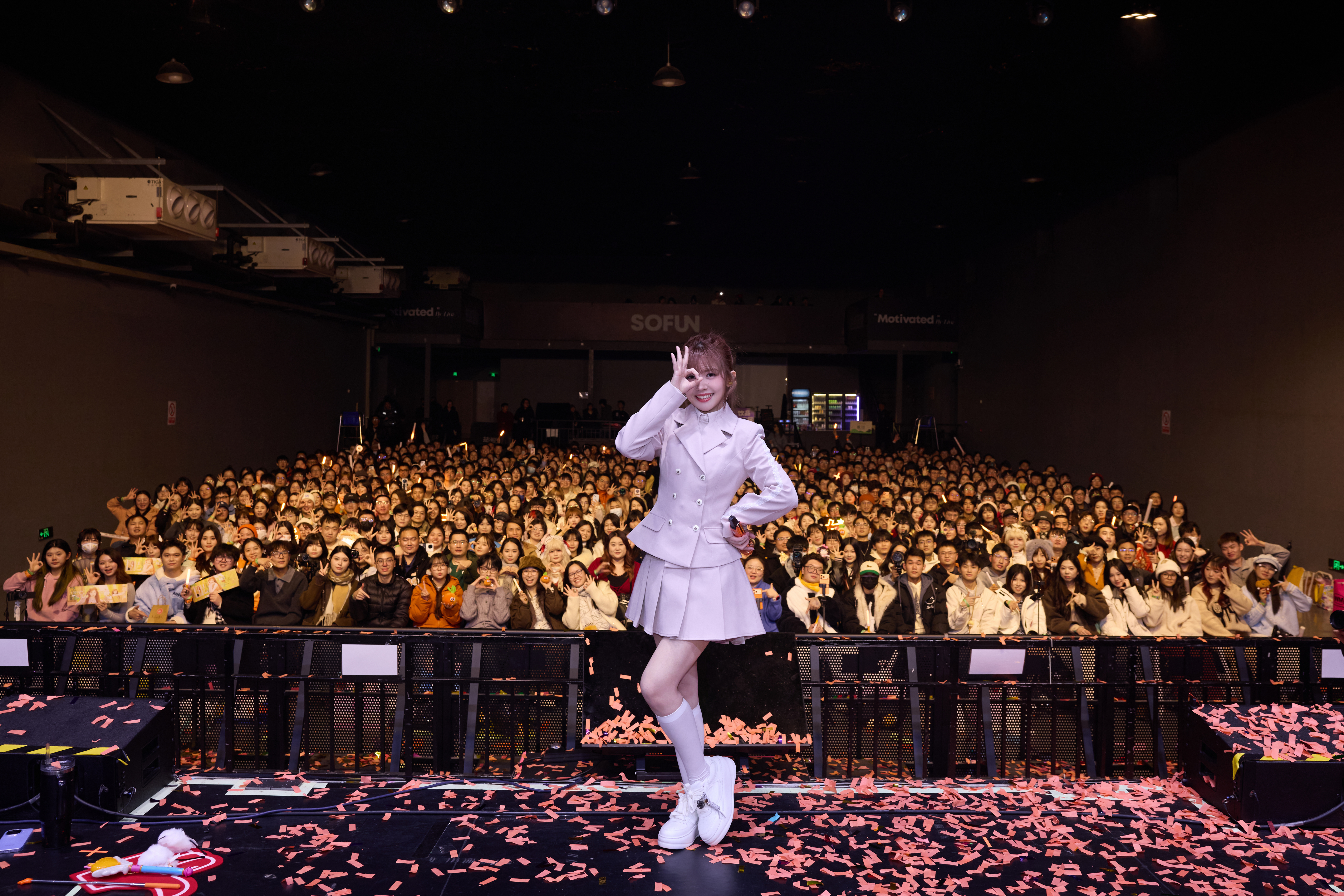 赖美云  对十年间的我们说：“蒸蚌！”77叭叭儿
