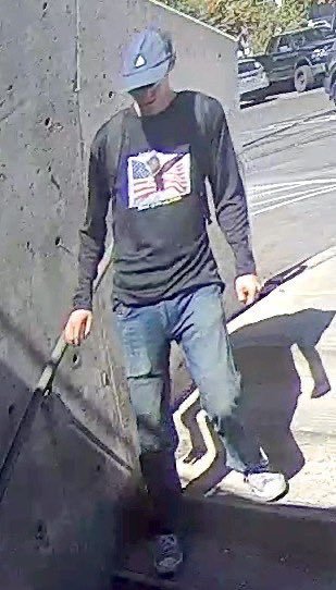 嫌疑人的一些生活照片 是不是很lgbtq的感觉？ 我怎么感觉 武德充沛 ​​​