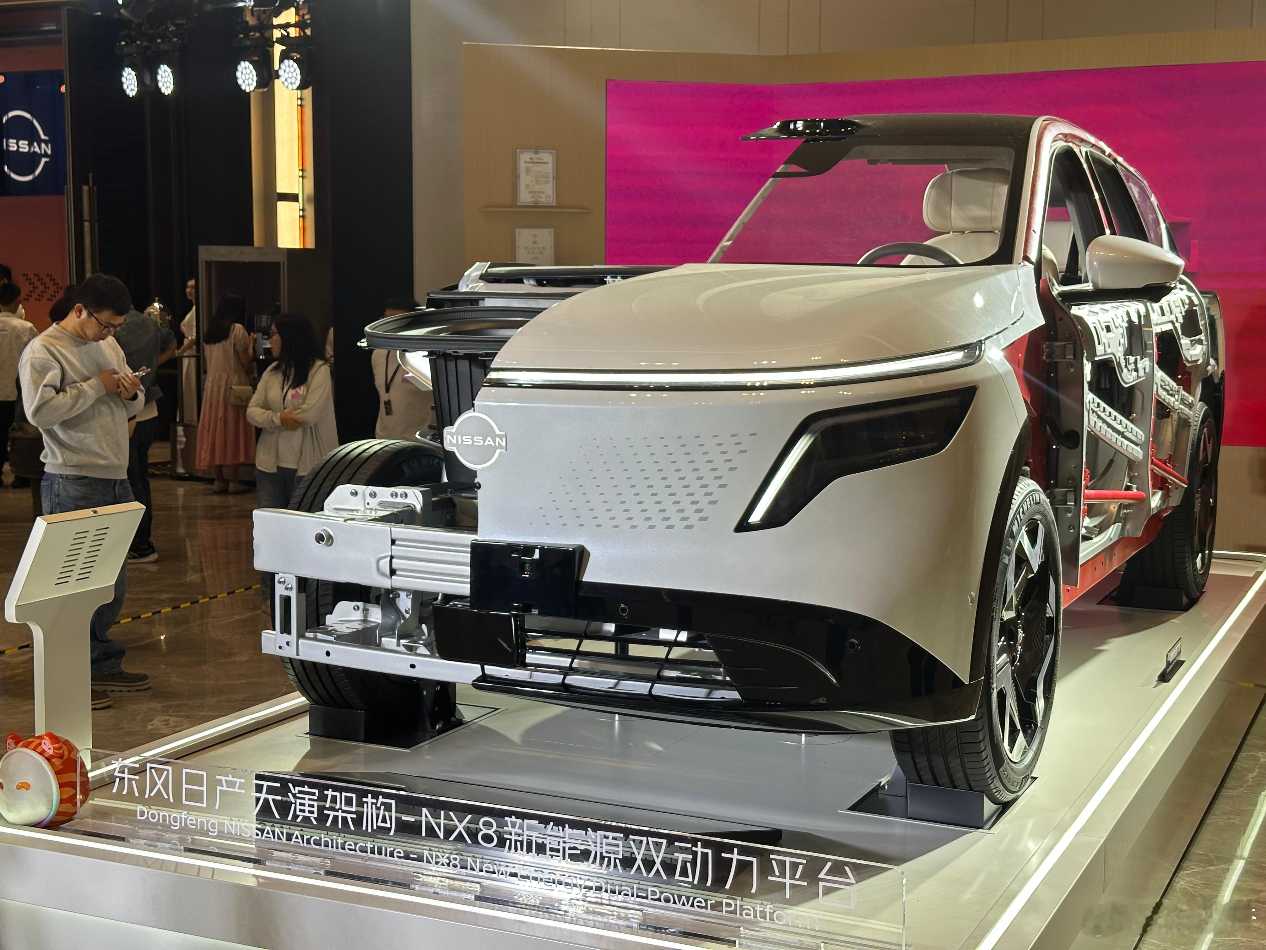 东风日产NX8这个发布会好解压，上来直接说配置和价格，半小时完事，干净利落，和现