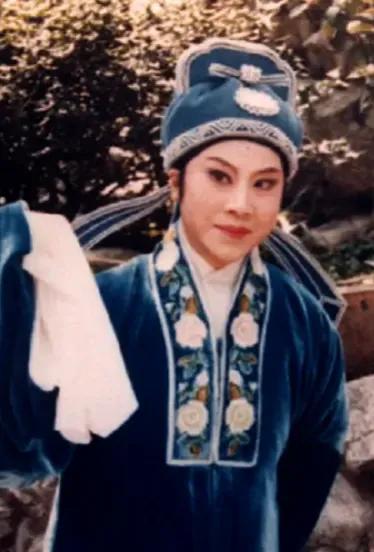 方圆天地，为头条联友对联：
眼底江河万里，
心中伟业千秋。