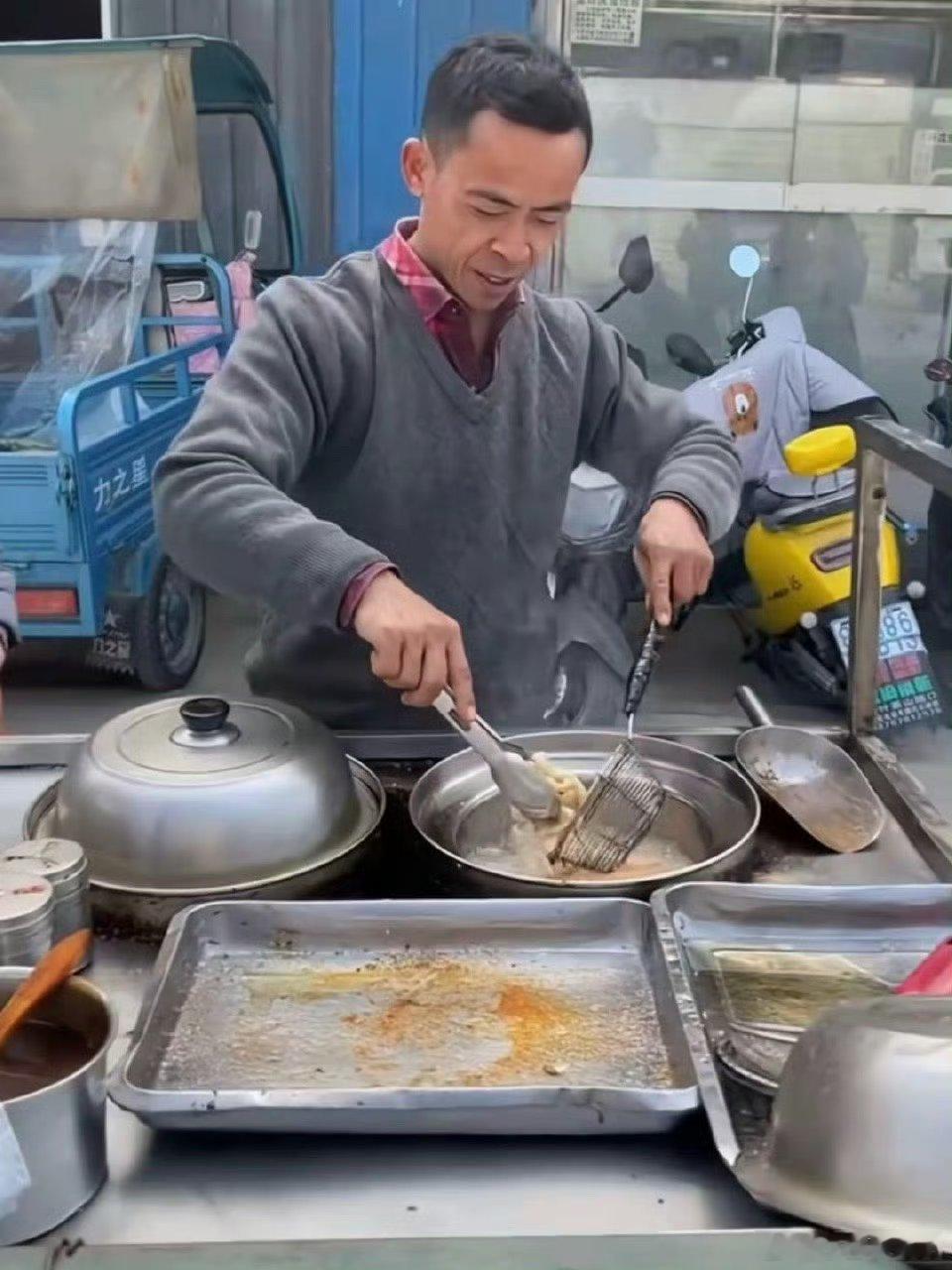 鸡排哥晒检测报告健康证回应质疑平时买个炸鸡也没看有人关心用的什么油 ​​​