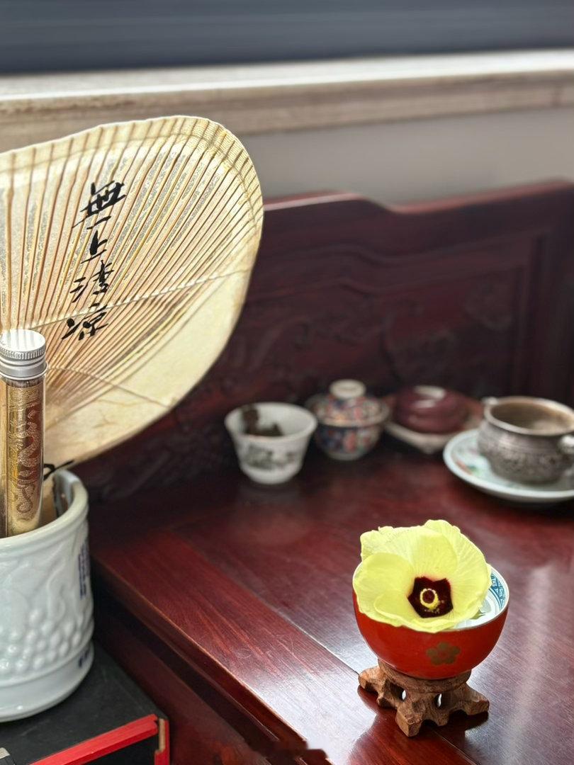骤雨歇息。 