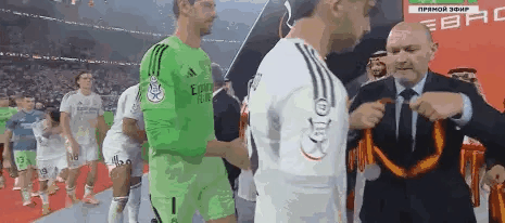 再美好的开局也会以悲情收场，阿隆索还是没有顶住来自皇马高层的压力，他们容不得一点